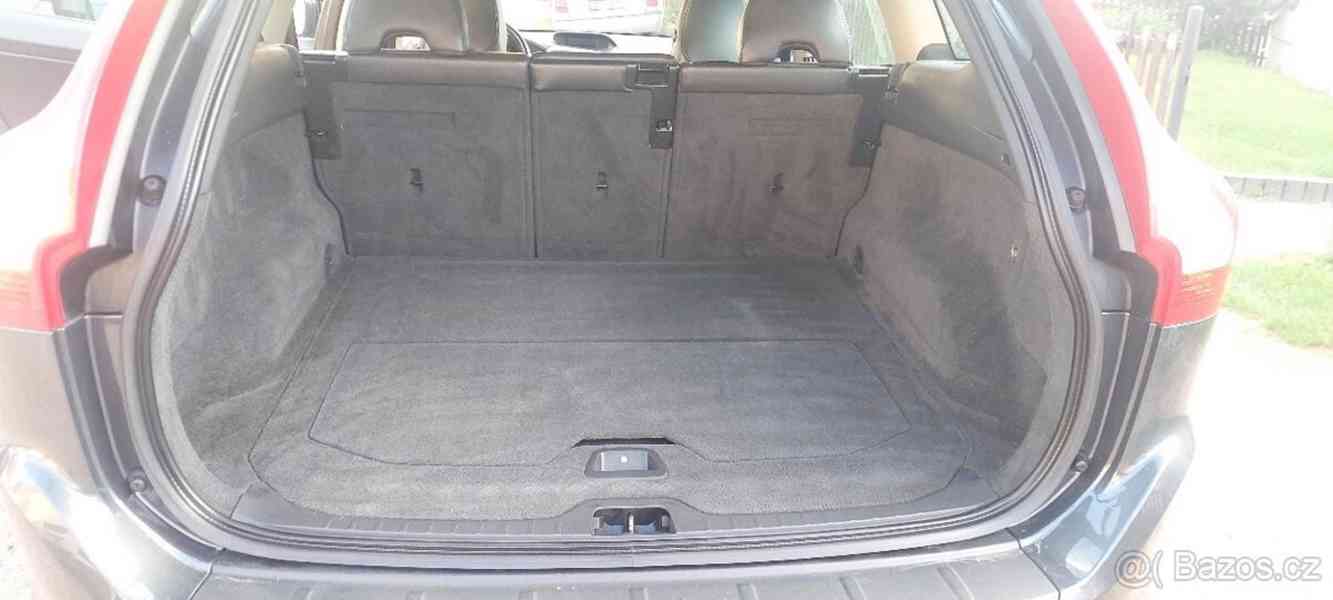 Volvo XC60 2,4 diesel 4x4, WD 5D - foto 5