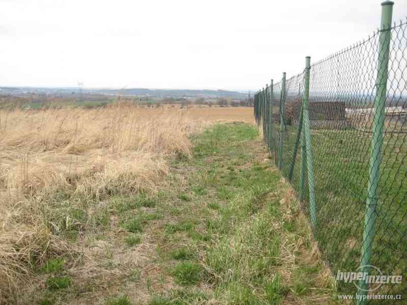 Pěkný pozemek s otevřeným výhledem 959 m2 Škvorec - foto 5