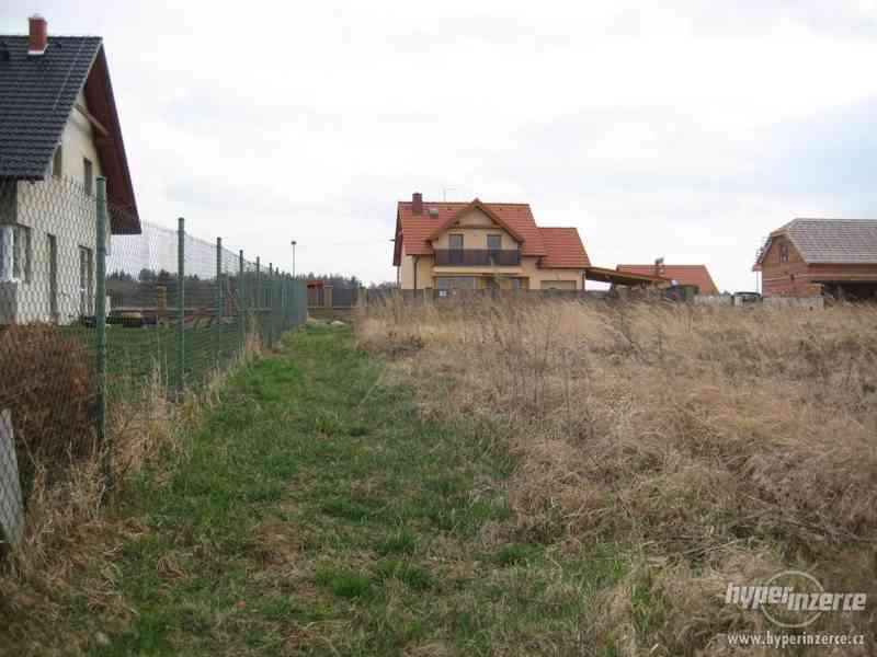 Pěkný pozemek s otevřeným výhledem 959 m2 Škvorec - foto 6