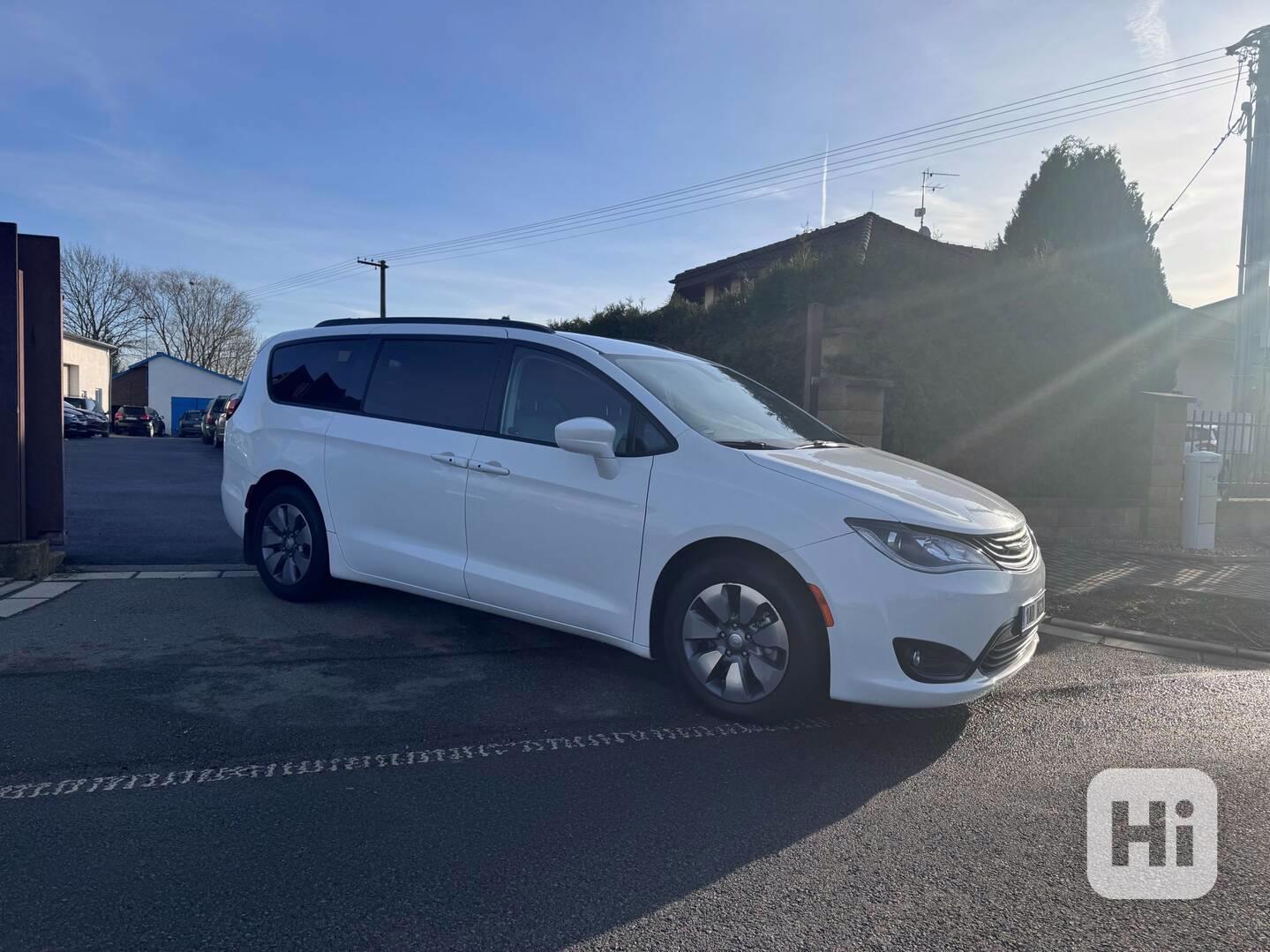 Chrysler Pacifica 3,6 Hybrid Plug-In DVD 2019 DPH - AKCE - foto 1