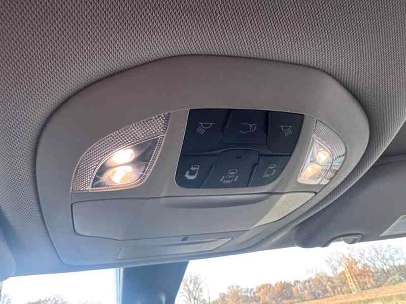 Chrysler Pacifica 3,6 Hybrid Plug-In DVD 2019 DPH - AKCE - foto 20