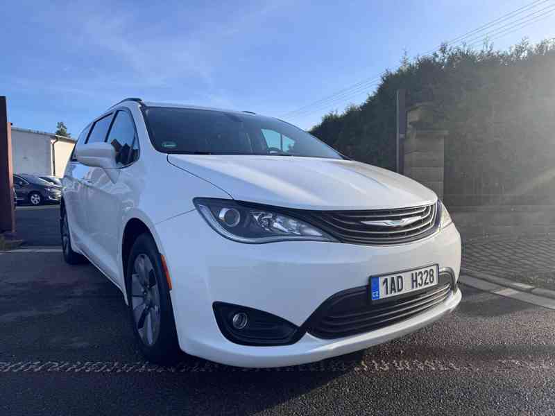 Chrysler Pacifica 3,6 Hybrid Plug-In DVD 2019 DPH - AKCE - foto 6