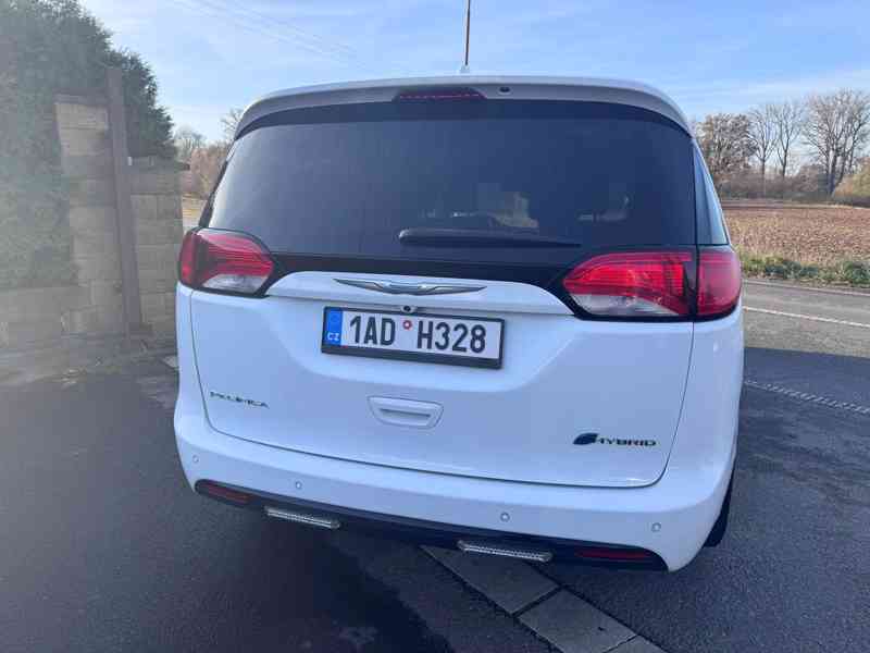 Chrysler Pacifica 3,6 Hybrid Plug-In DVD 2019 DPH - AKCE - foto 5