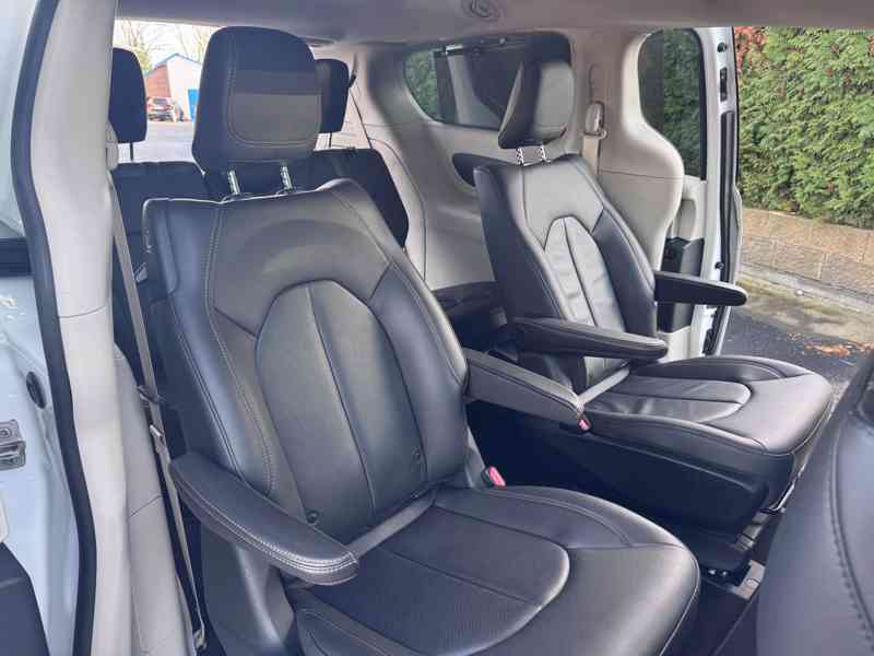 Chrysler Pacifica 3,6 Hybrid Plug-In DVD 2019 DPH - AKCE - foto 10