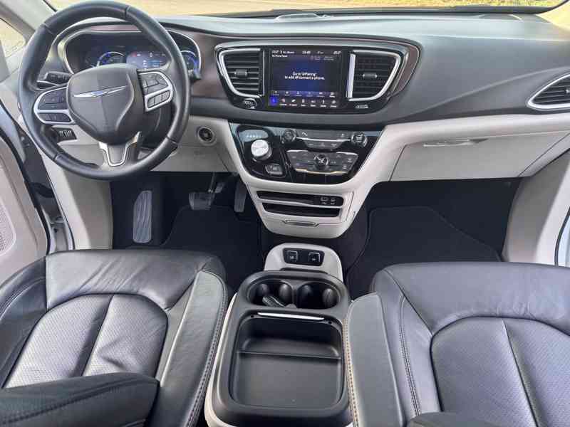 Chrysler Pacifica 3,6 Hybrid Plug-In DVD 2019 DPH - AKCE - foto 15