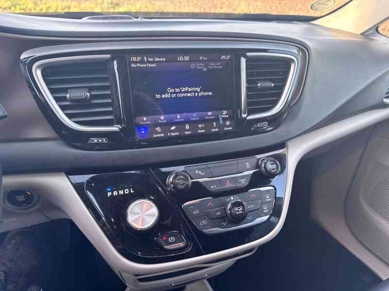 Chrysler Pacifica 3,6 Hybrid Plug-In DVD 2019 DPH - AKCE - foto 19