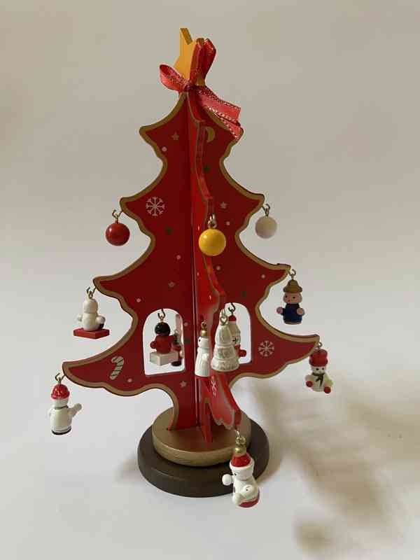 Vánoční dřevěný červený stromeček - dekorace - foto 3