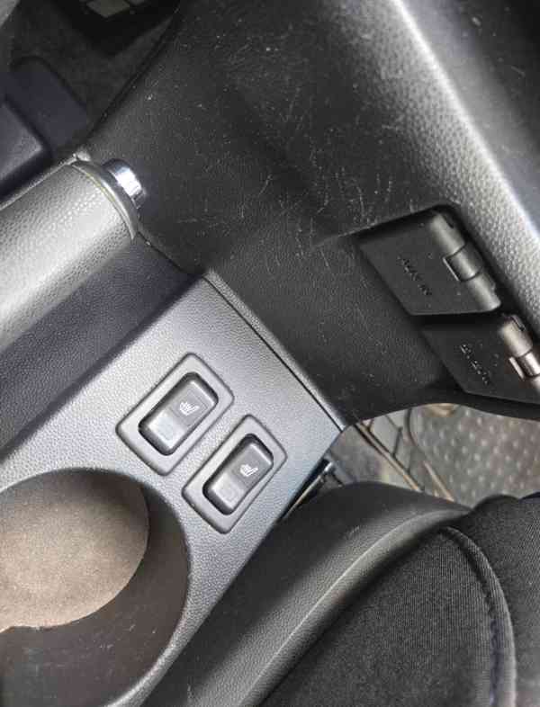 Mazda 5 Center-Line 2,0i benzín 110kw - foto 17