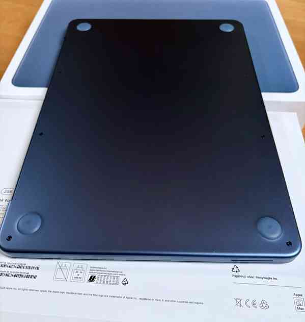 Zánovní MacBook Neo 256GB v záruce - foto 4