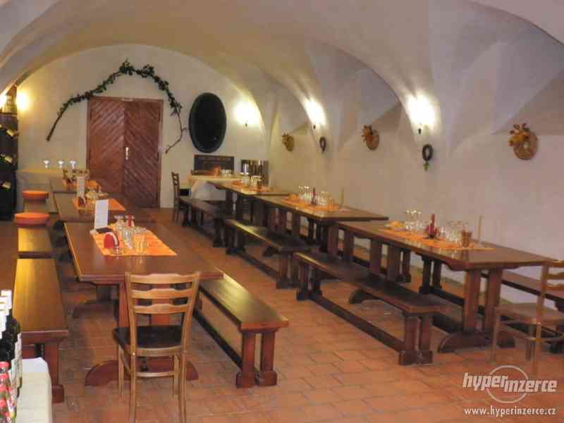 Stoly a lavice - foto 3