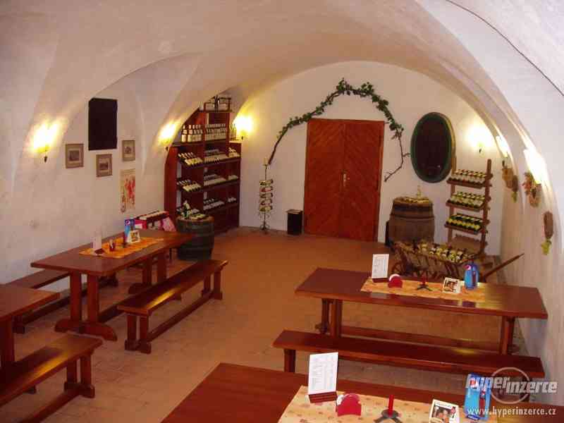 Stoly a lavice - foto 4
