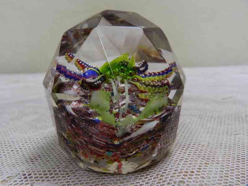 Zajímavé staré broušené hranované Těžítko Květ Bublinky - foto 6