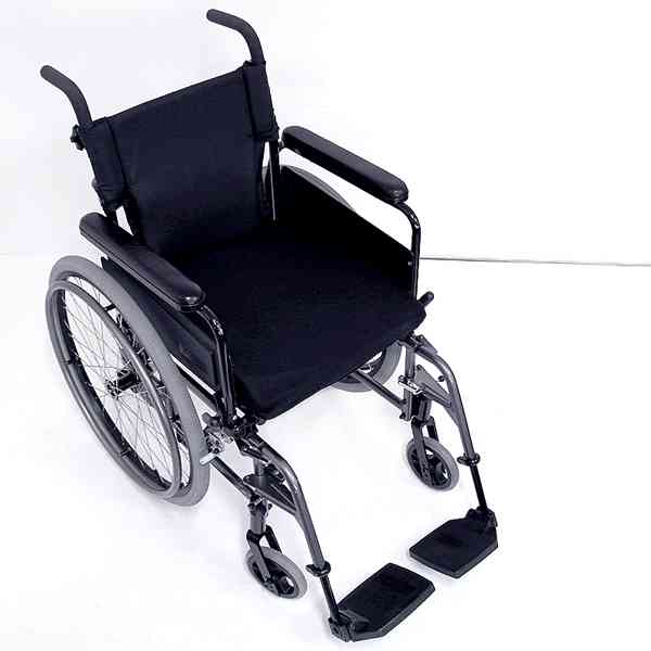 Repasovaný mechanický invalidní vozík se zárukou
