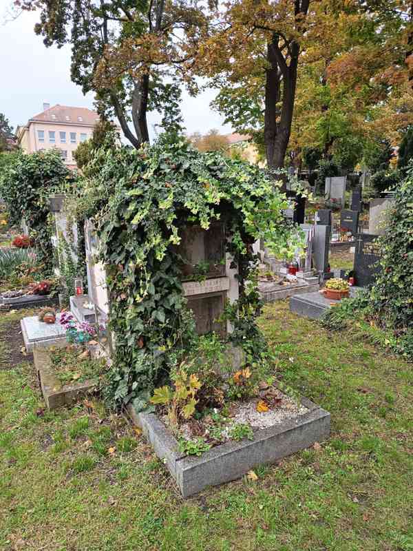 Prodej hrobu na hřbitově v Bubenči - foto 1