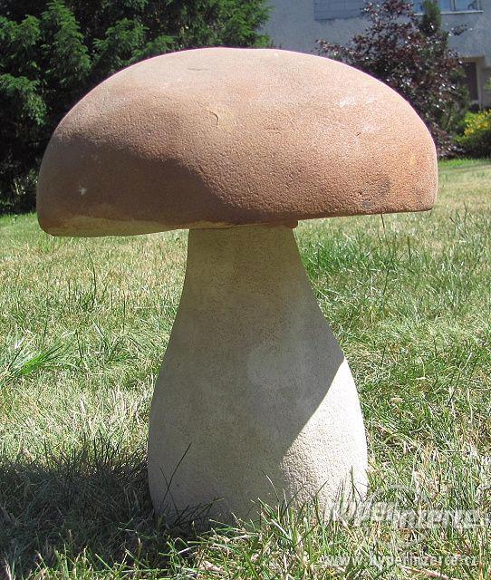 Nádherná pískovcová zahradní dekorace houba velká - foto 2