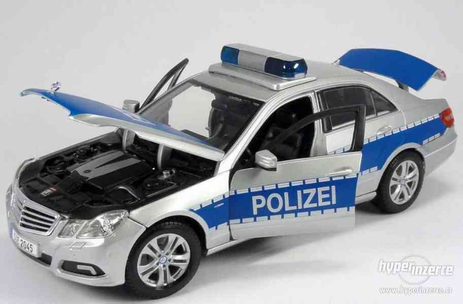 Model 1:18 Mercedes E-Class W212 1:18 2010 Polizei - foto 6