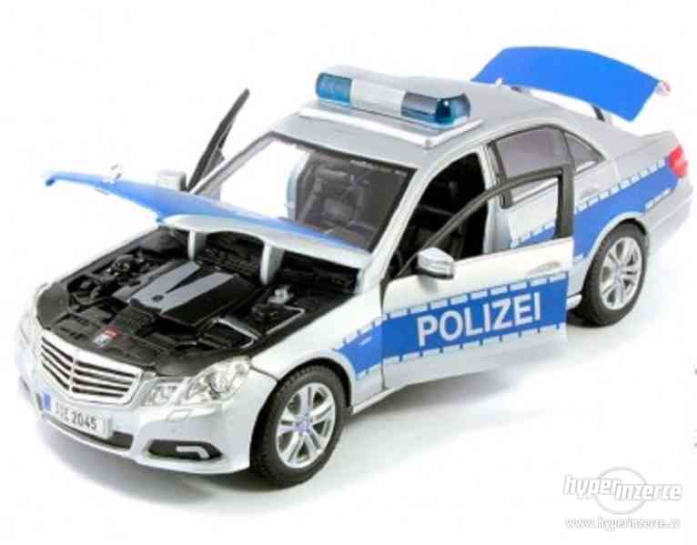 Model 1:18 Mercedes E-Class W212 1:18 2010 Polizei - foto 7