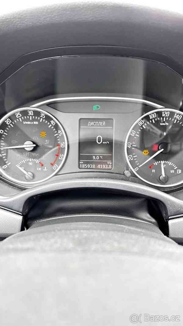 Škoda Octavia 1,6 - foto 2