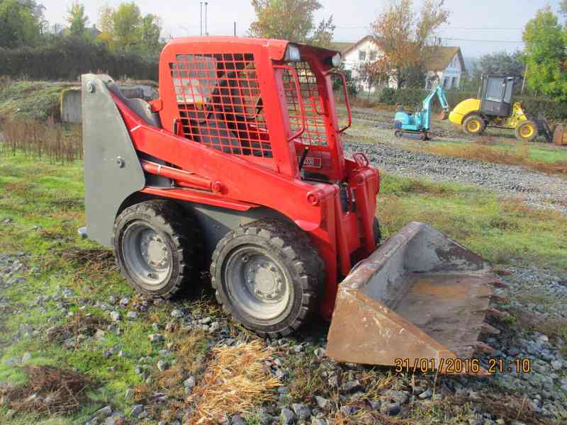 smykový nakladač GEHL 4240 - foto 1