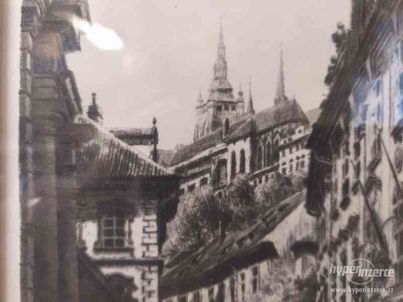 Obraz originál signováno vpravo dole Josef Vaic město, - foto 4