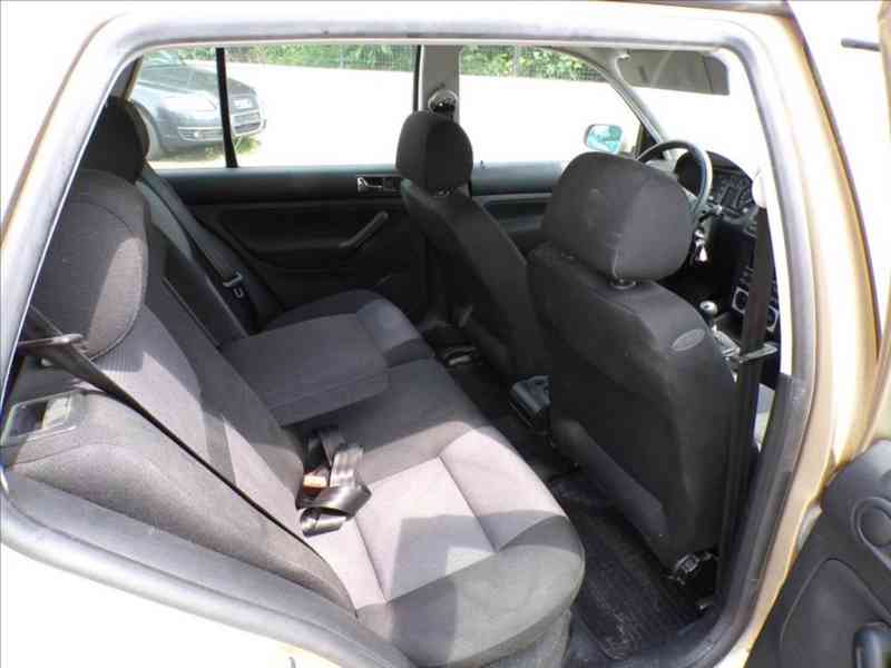 Volkswagen Golf 1,6 16V KLIMA,SERVISNÍ KNIHA-HNED ODJÍŽDÍTE - foto 10