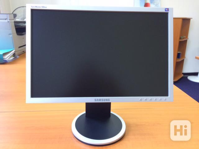 LCD Monitor SAMSUNG - foto 1