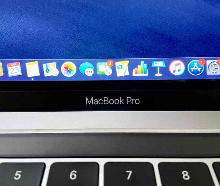 PRODÁM MacBookPro 13,3 palců 2019 128GB TouchBar + nabíječka - foto 3
