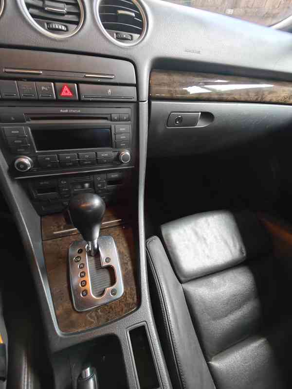 Prodám AUDI A4 Cabrio 3.2 FSI benzin 2008 128000km - foto 10