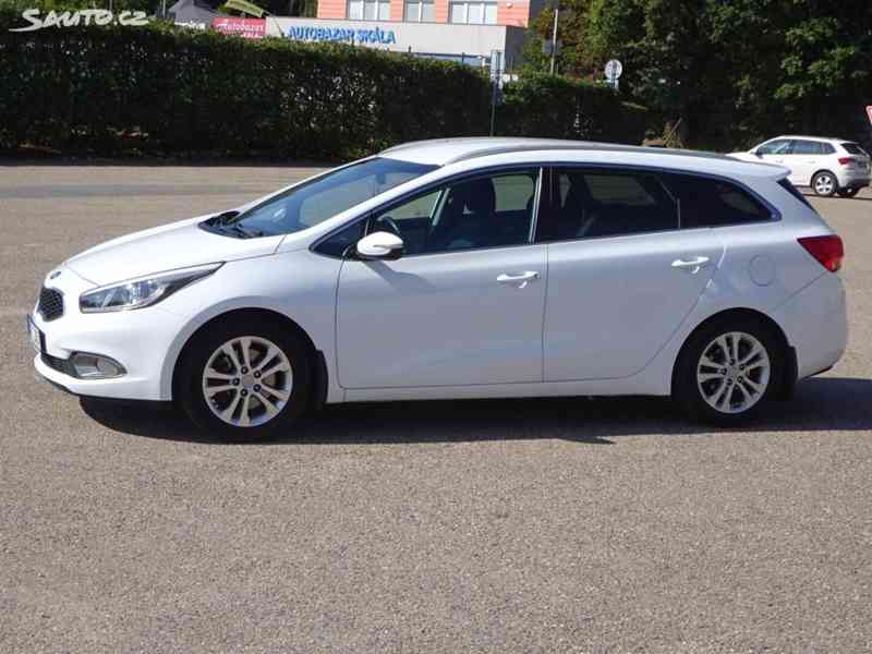 Kia Cee´d 1.6i Combi r.v.2017 2.Maj.srv.kníž.ČR - foto 3