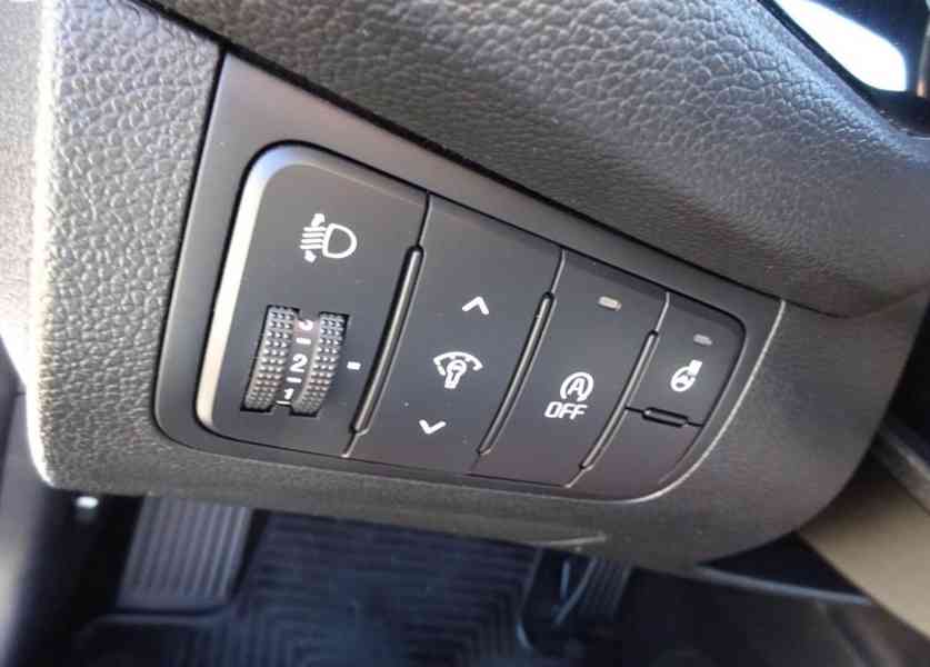 Kia Cee´d 1.6i Combi r.v.2017 2.Maj.srv.kníž.ČR - foto 12