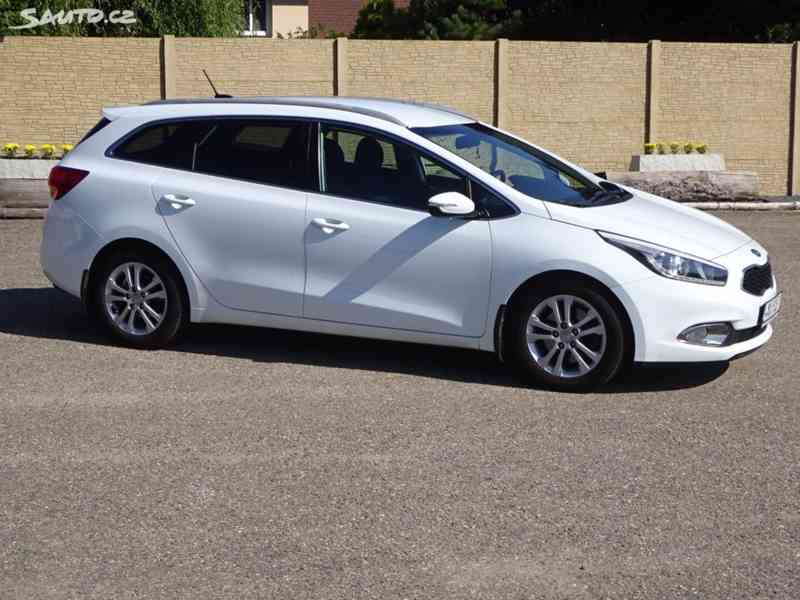 Kia Cee´d 1.6i Combi r.v.2017 2.Maj.srv.kníž.ČR - foto 2