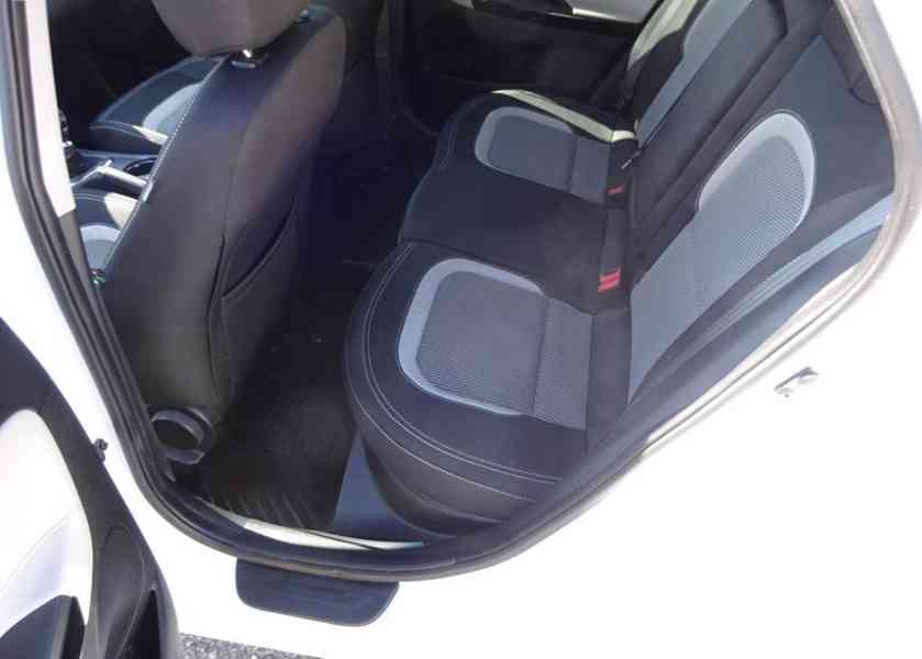 Kia Cee´d 1.6i Combi r.v.2017 2.Maj.srv.kníž.ČR - foto 16