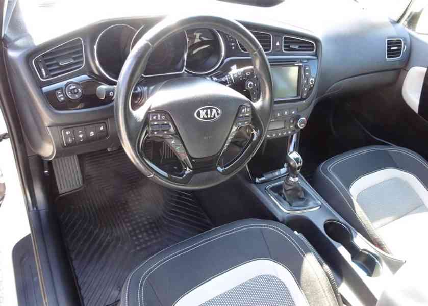 Kia Cee´d 1.6i Combi r.v.2017 2.Maj.srv.kníž.ČR - foto 5