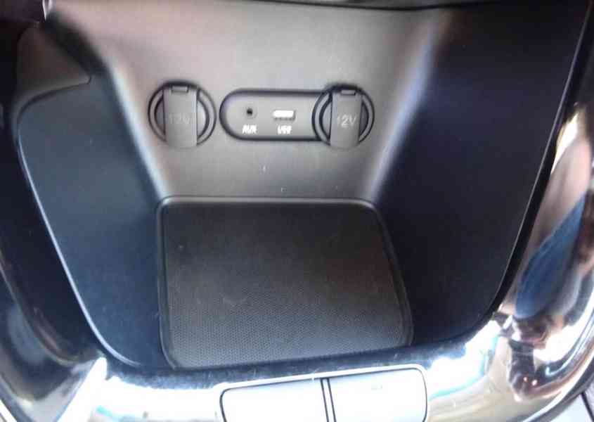 Kia Cee´d 1.6i Combi r.v.2017 2.Maj.srv.kníž.ČR - foto 10