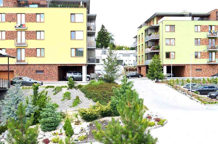 Pronajmu kryté garážové stání Brno, U Leskavy - foto 2