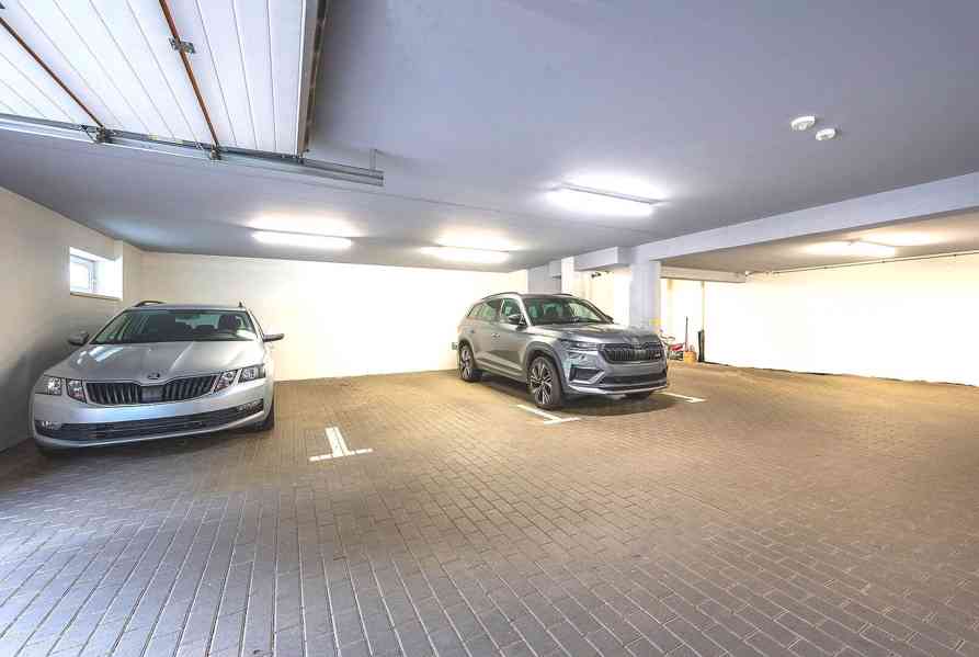 Pronajmu kryté garážové stání Brno, U Leskavy - foto 7