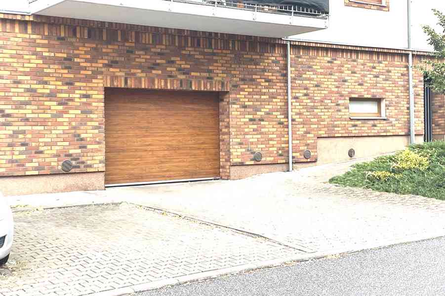 Pronajmu kryté garážové stání Brno, U Leskavy - foto 12
