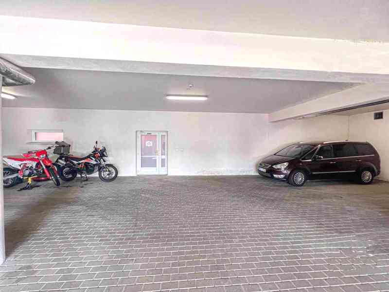 Pronajmu kryté garážové stání Brno, U Leskavy - foto 9