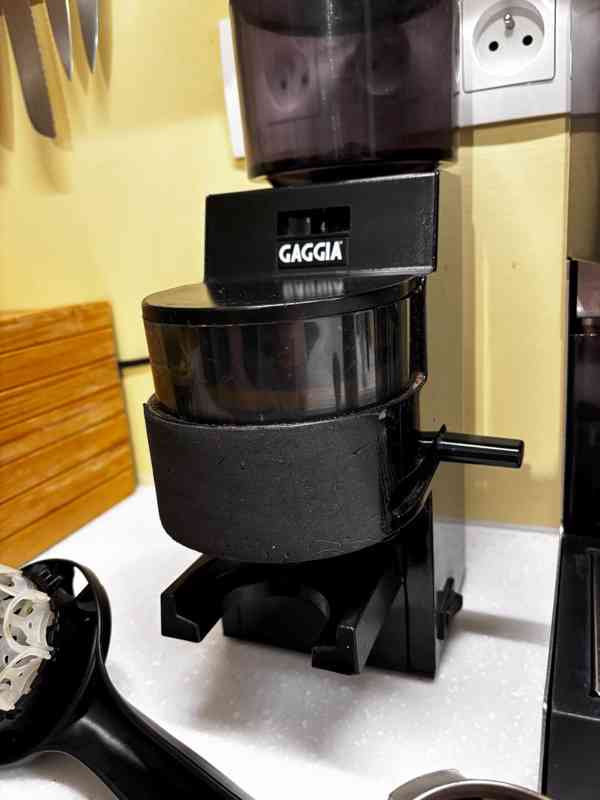 Pákový kávovar Gaggia Classic mlýnek Gaggia MDF Black - foto 4