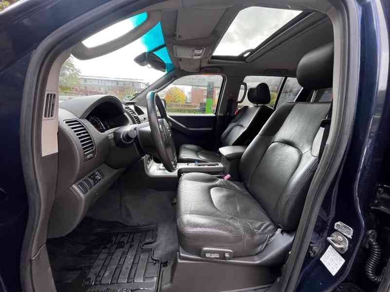Nissan Pathfinder 4.0i V6 Premium Aut. benzín 198kw - foto 26
