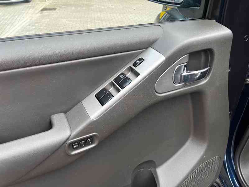 Nissan Pathfinder 4.0i V6 Premium Aut. benzín 198kw - foto 24