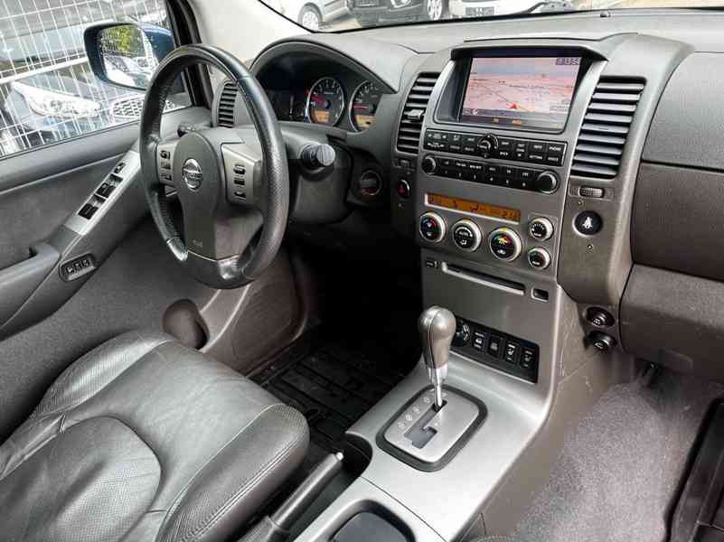 Nissan Pathfinder 4.0i V6 Premium Aut. benzín 198kw - foto 18