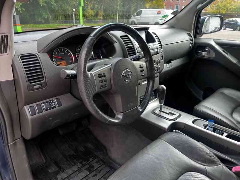 Nissan Pathfinder 4.0i V6 Premium Aut. benzín 198kw - foto 25