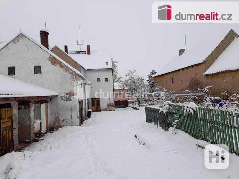 Prodej ideální poloviny rodinného domu ve Vroutku, okres Louny - foto 13