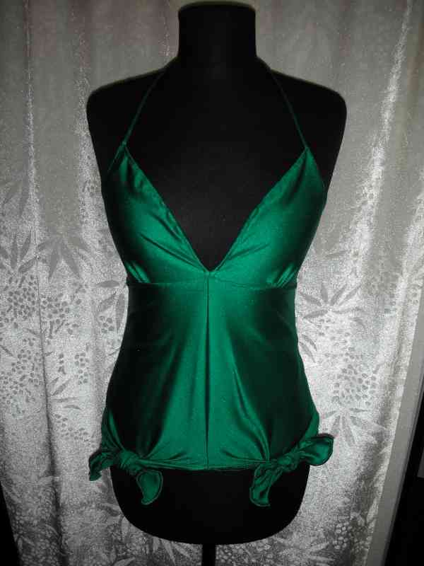 Výprodej veškerých šatů, látek, nití  i vybavení prodejny - foto 40