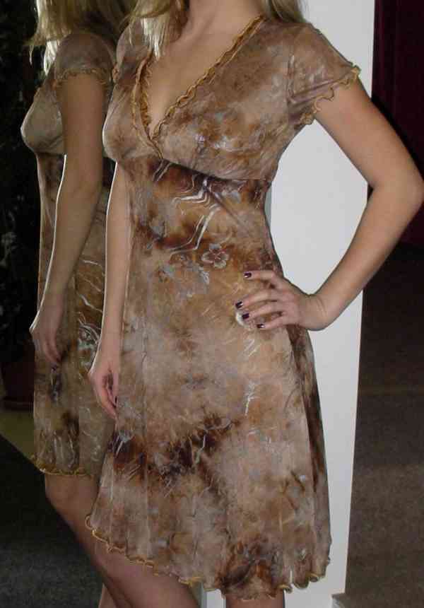 Výprodej veškerých šatů, látek, nití  i vybavení prodejny - foto 143