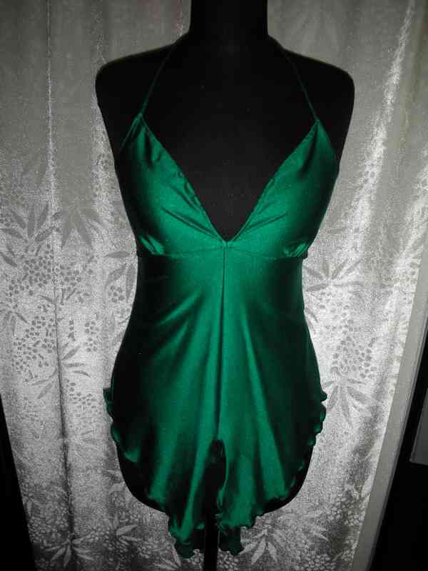 Výprodej veškerých šatů, látek, nití  i vybavení prodejny - foto 31