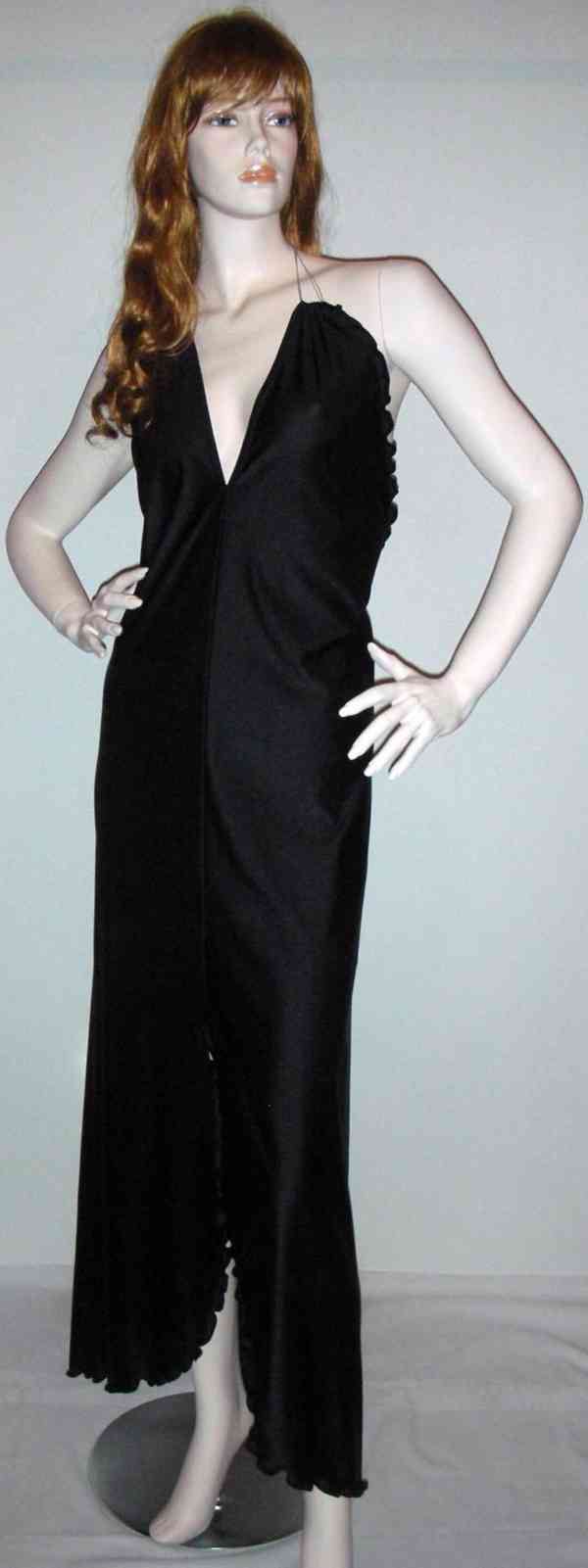 Výprodej veškerých šatů, látek, nití  i vybavení prodejny - foto 67