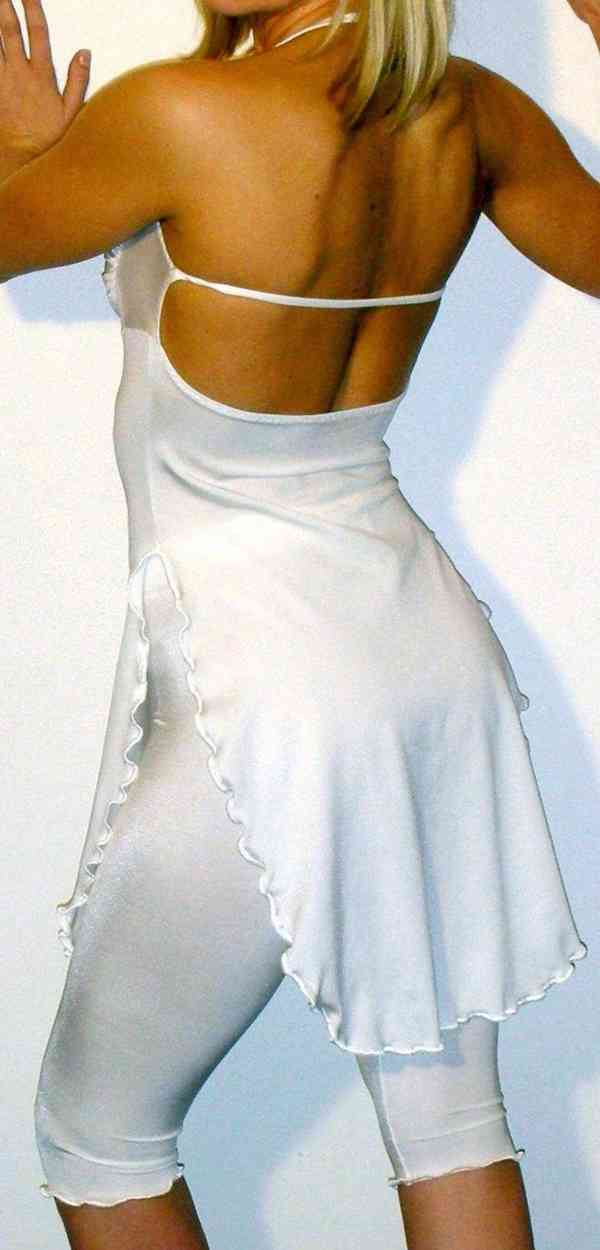 Výprodej veškerých šatů, látek, nití  i vybavení prodejny - foto 58