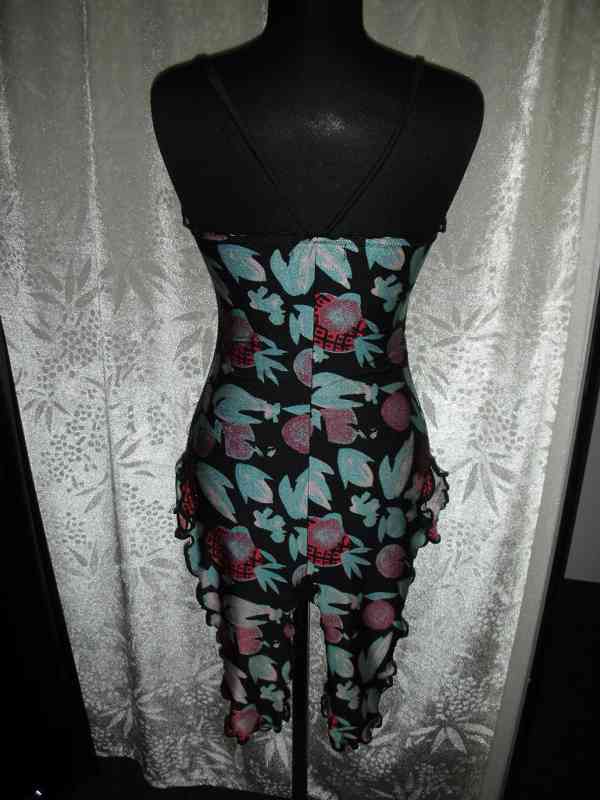 Výprodej veškerých šatů, látek, nití  i vybavení prodejny - foto 30